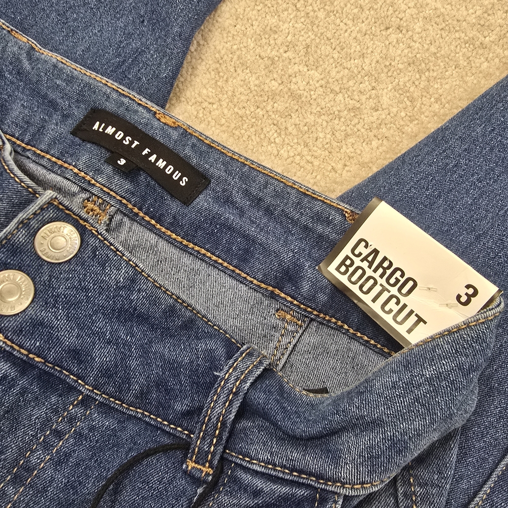 NWT Almost Famous Blue Cargo Bootcut Jeans Size 3 (26/31) - Picture 4 of 4